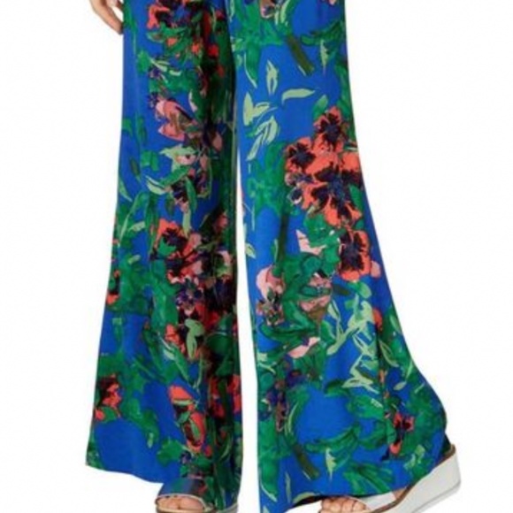 Racha Roy - Picture 3 of 5